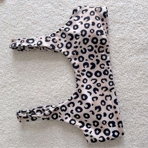 A light brown and dark brown leopard print size small.